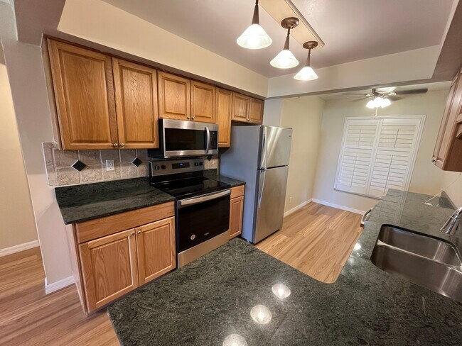 Building Photo - 7310 Sunshine Skyway Ln S