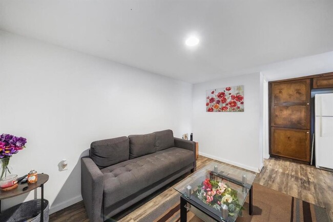Building Photo - 8041 Howard Dr