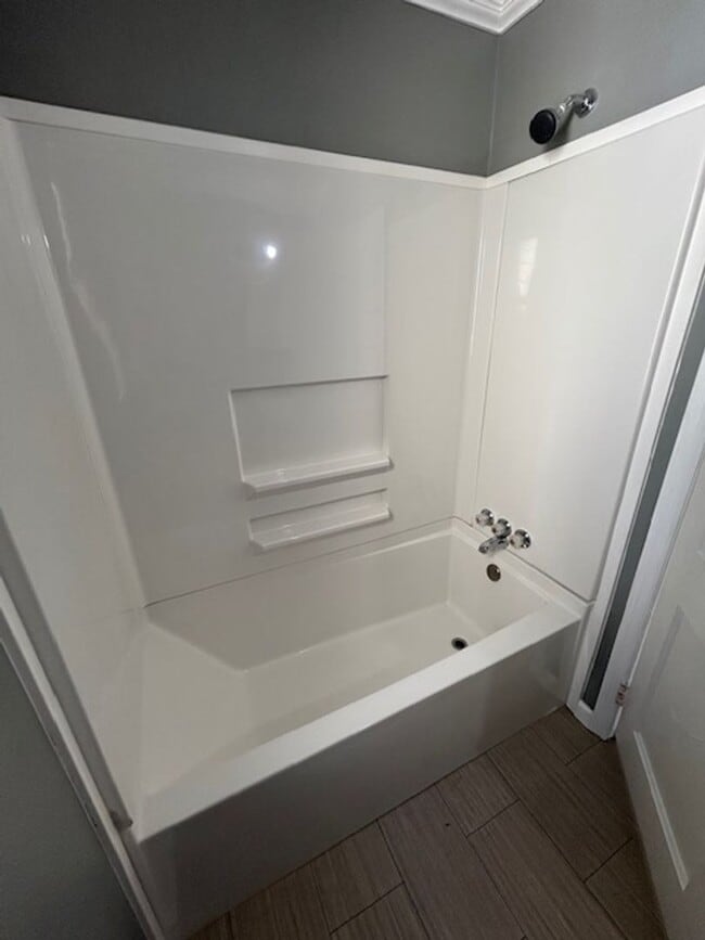 Building Photo - 3 Bedroom 1 Bath Home