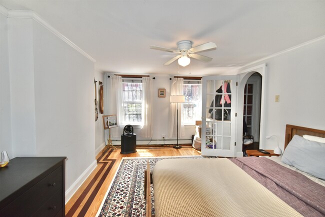 Building Photo - 214 8th St