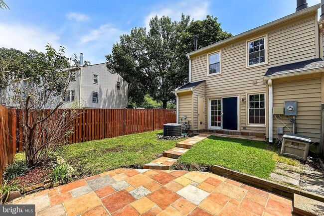 Building Photo - 7462 Towchester Ct