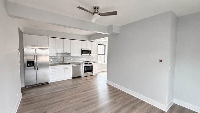 Building Photo - 4830 W Belle Plaine Ave
