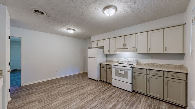 Building Photo - 8614 Burleson Ln