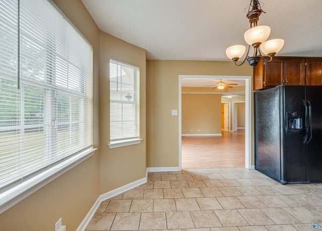 Building Photo - 206 Maddux Ct