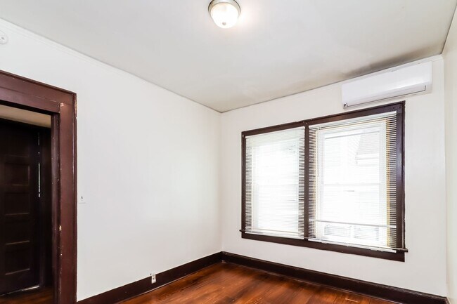 Building Photo - 106 W Tinsley St