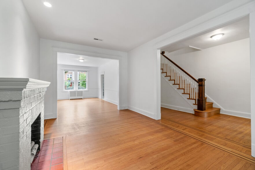 Building Photo - 2926 Wyman Pky