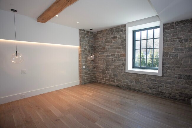 Building Photo - 41 Richmondville Ave