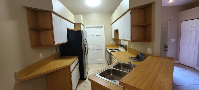 Building Photo - 5 Almond Drive Pass