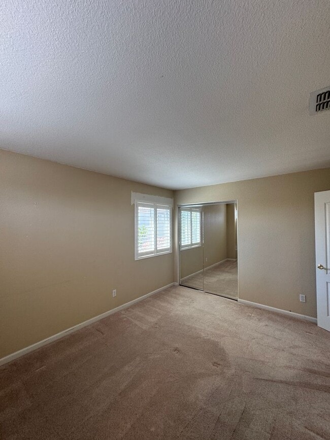 Building Photo - 1762 River Oaks Cir