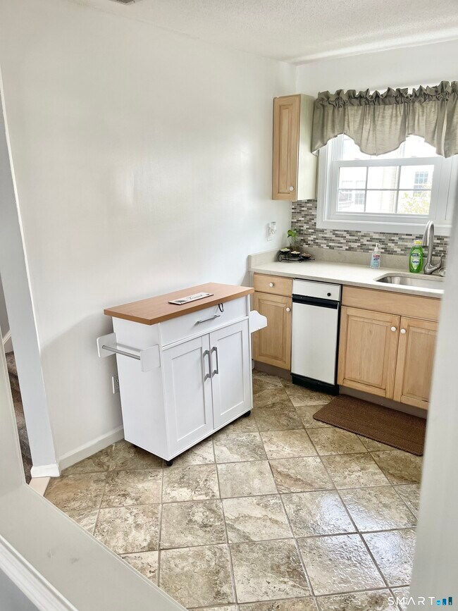 Building Photo - 2390 State St