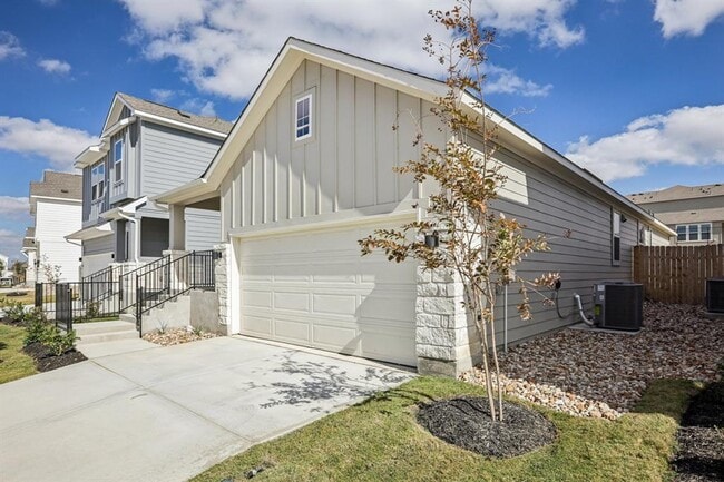 Building Photo - 2236 Delano Dr