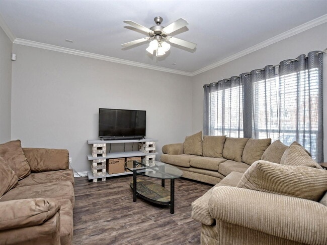 Building Photo - 1001 Krenek Tap Rd