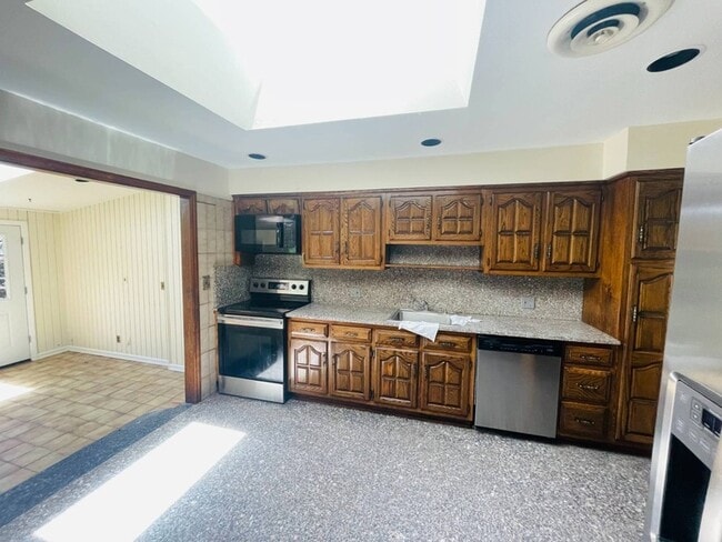 Building Photo - 146 Woolsey Ave