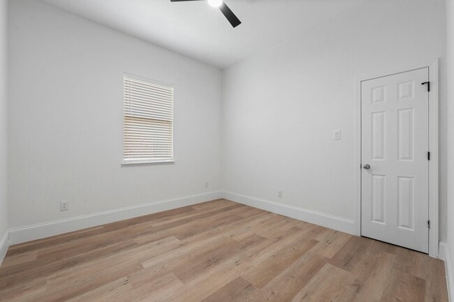 Building Photo - 3531 White Oak Point Dr