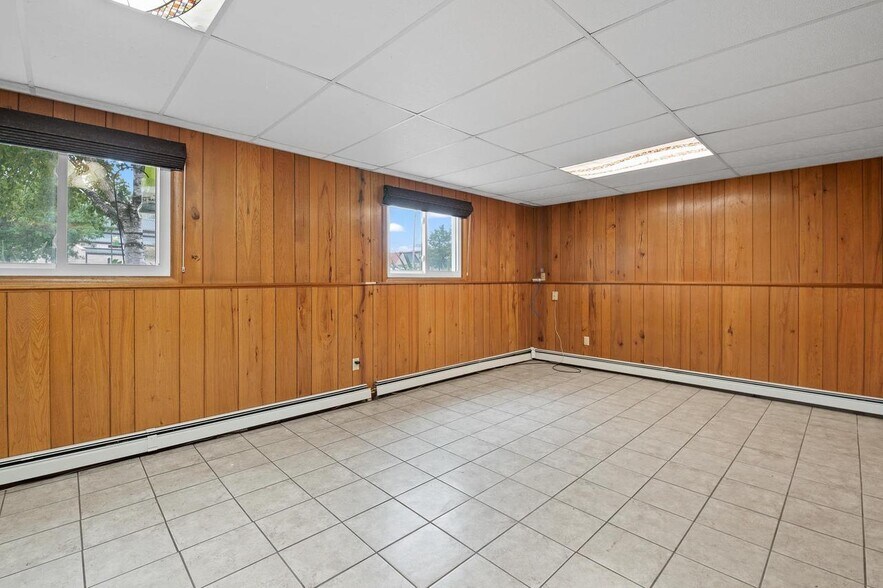 Building Photo - 1110 Lourdes Ave