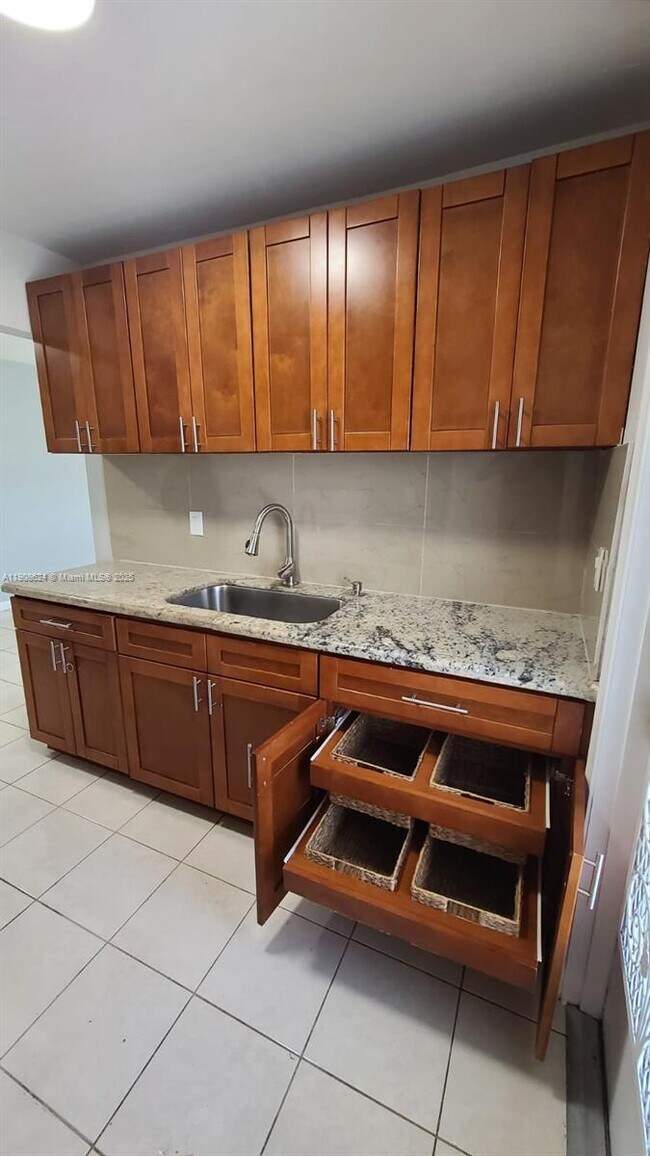 Building Photo - 1715 Wiley St