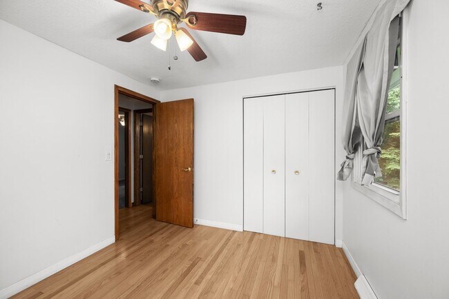 Building Photo - 3129 Windsor Dr
