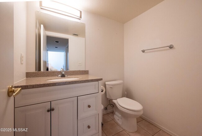 Building Photo - 4339 E Samantha Dr