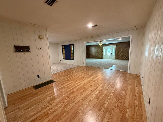 Building Photo - Milton / Pace - 3 bedroom, 2 bathroom