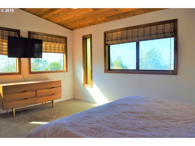 Building Photo - 94217 Terrace Garden Way