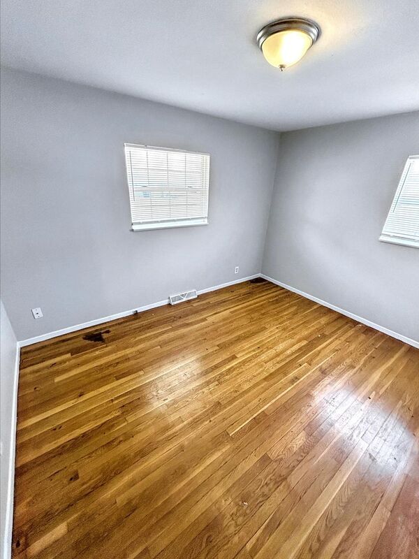 Building Photo - 225 Ben Nevis Rd