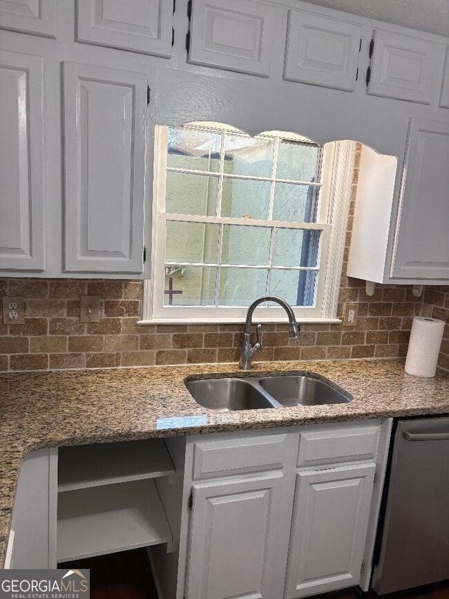 Building Photo - 228 Fairview Ave