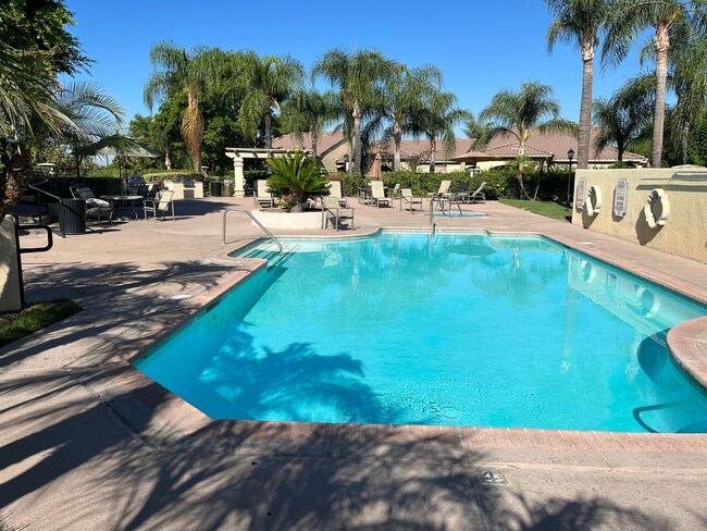 Building Photo - 2 Bedroom 2 Bathroom Condo in the Heart of Canyon Crest, Riverside!