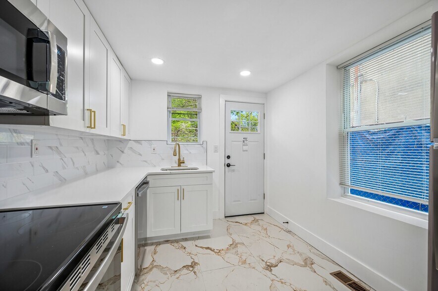 Building Photo - 2125 N Marston St