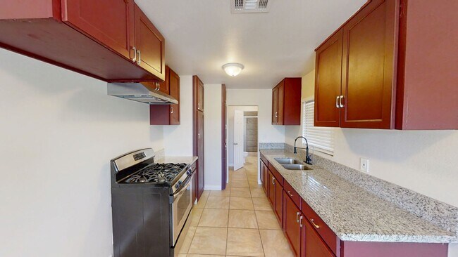 Building Photo - 560 W Ave L