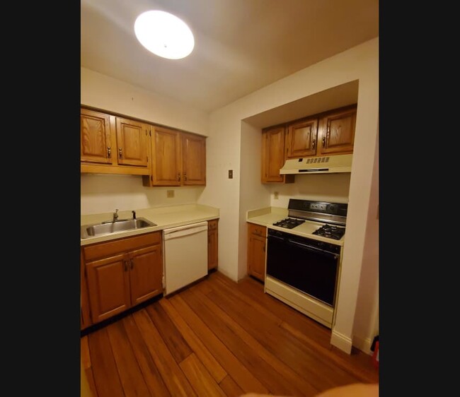 Kitchen - 812 Springbrook Cir