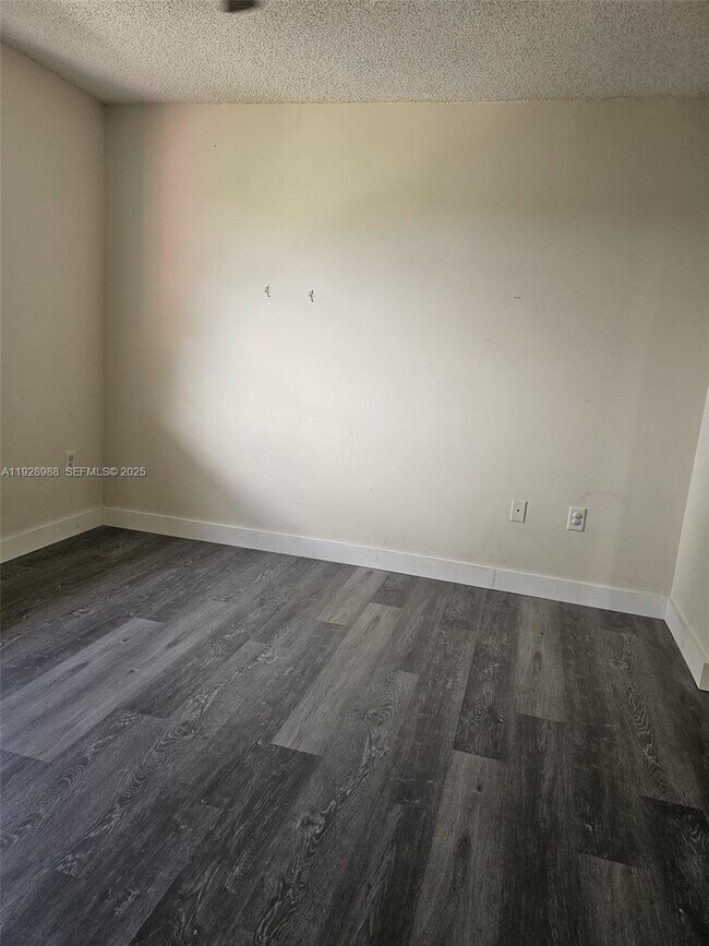 Building Photo - 4163 N Haverhill Rd