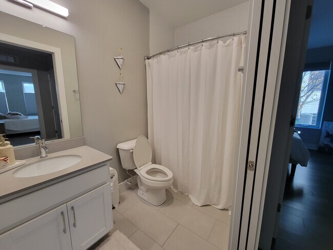 Building Photo - 1020 Pennsylvania Ave