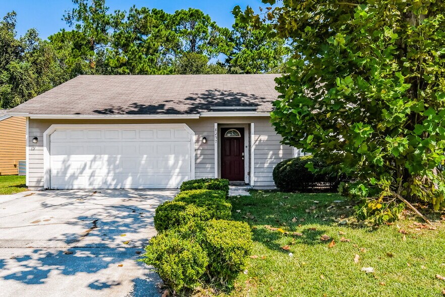 Primary Photo - 8257 Knotts Landing Dr N