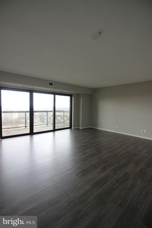 Building Photo - 307 Yoakum Pkwy