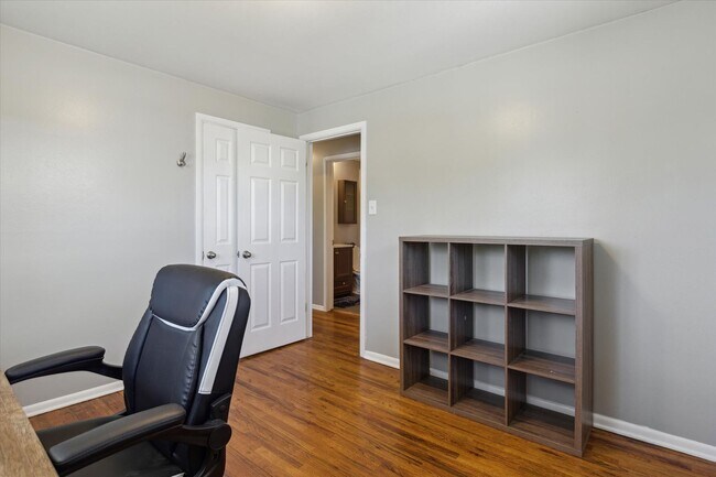 Building Photo - Move-In Ready Ranch with Modern Upgrades a...