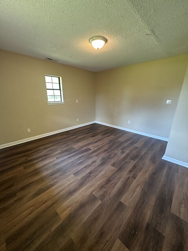 Building Photo - Bright 4BR Home with Fenced Yard, Hardwood Floors & Garage on Rankin St