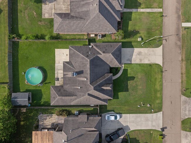 Building Photo - 404 Golden Leaf Ct