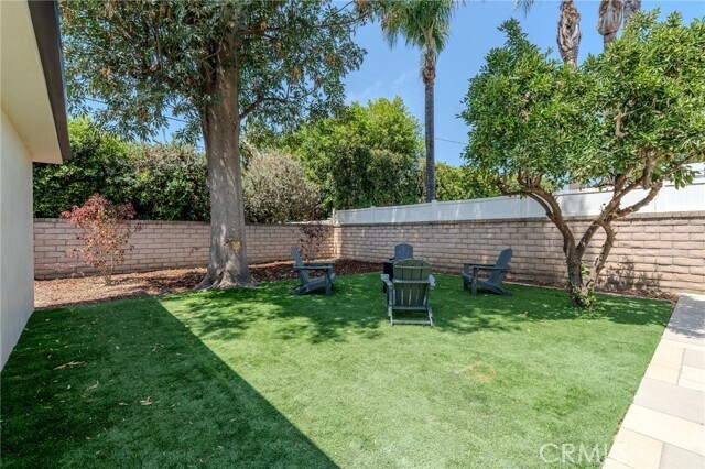Building Photo - 5817 Cantaloupe Ave