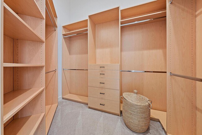 Building Photo - 8270 SE Pennock Trail