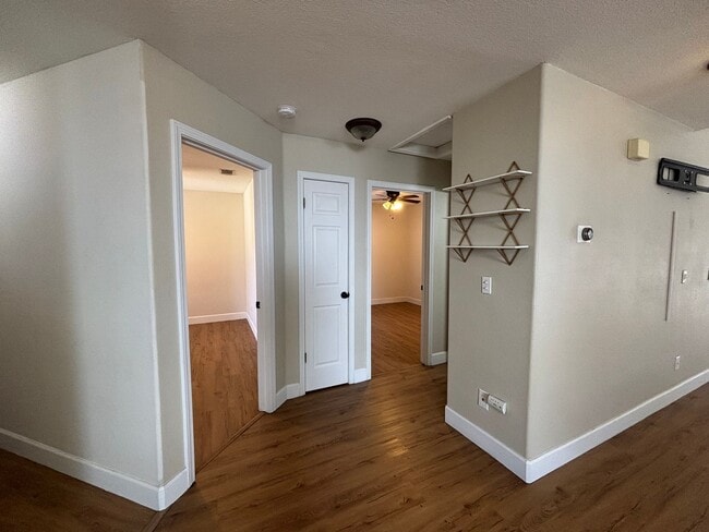Building Photo - 374 Aaron Cir