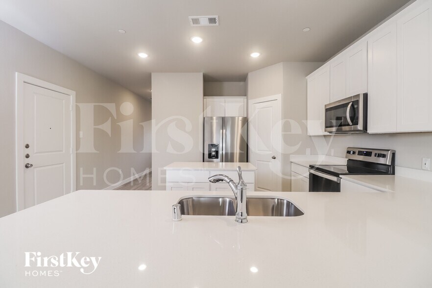 Building Photo - 334 Niki Dr