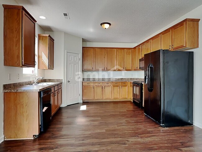 Building Photo - 5318 Ian Dr