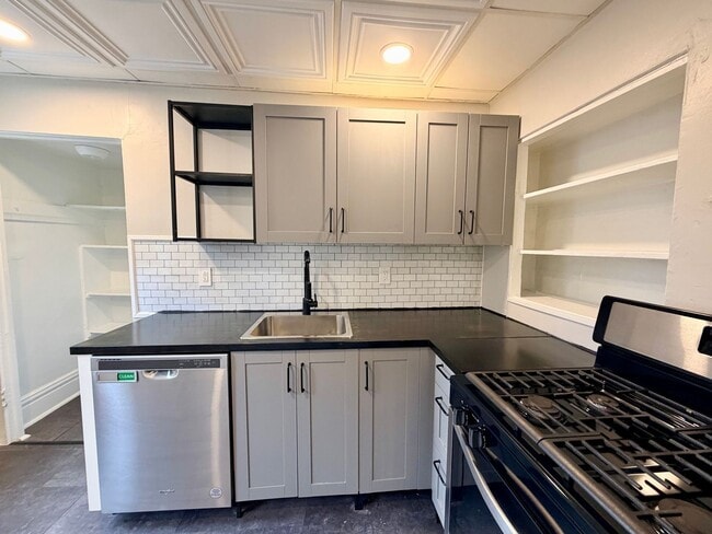 Building Photo - 1644 Westmont Ave