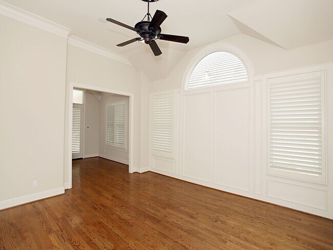 Building Photo - 15 Serenade Pines Pl