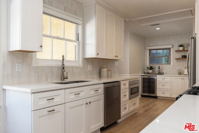 Building Photo - 3544 Gardenia Ave