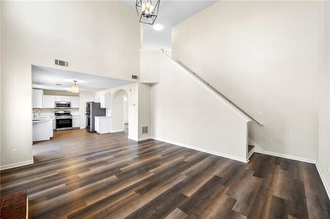 Building Photo - 3300 Northcliff Dr