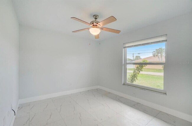 Building Photo - 2214 SE 13th St