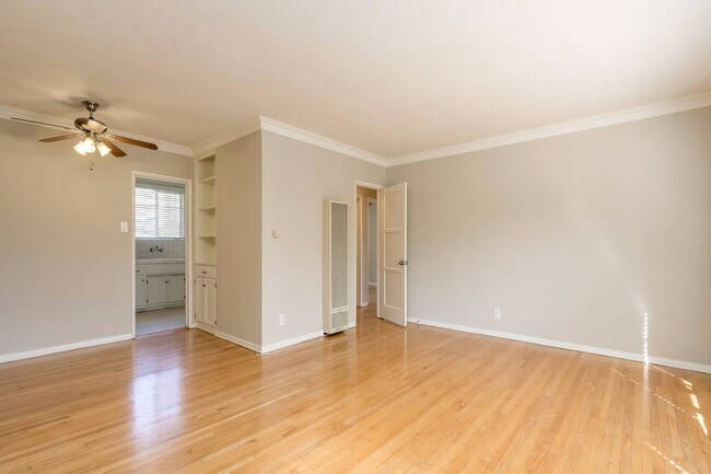 Building Photo - Walking distance to UCLA!
