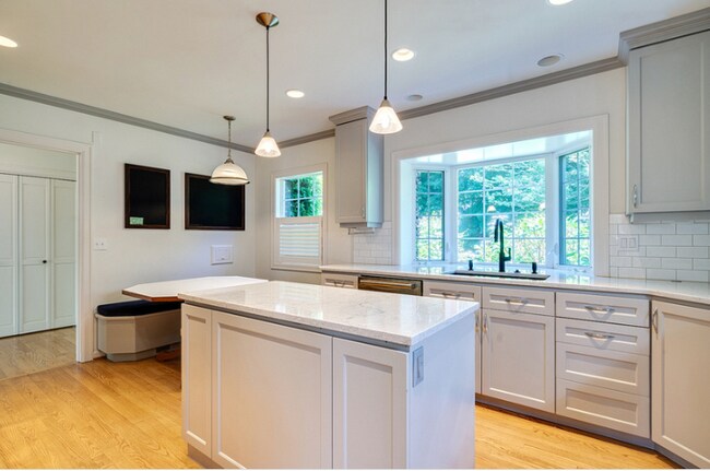 Building Photo - 616 SE Andover Pl