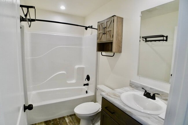 Building Photo - 37 Van Dyke